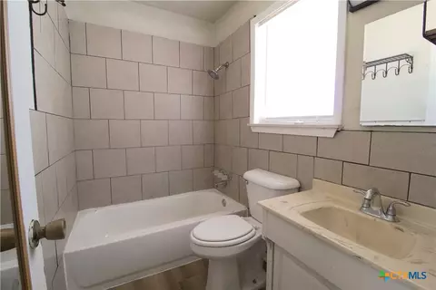 Bath - 802 E Irvin Ave, Temple, TX 76501 photo 1 of 2