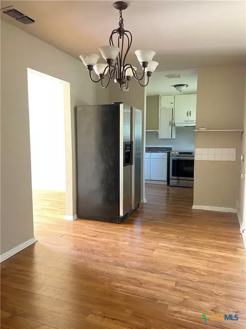 Dining - 802 E Irvin Ave, Temple, TX 76501 photo 1 of 1