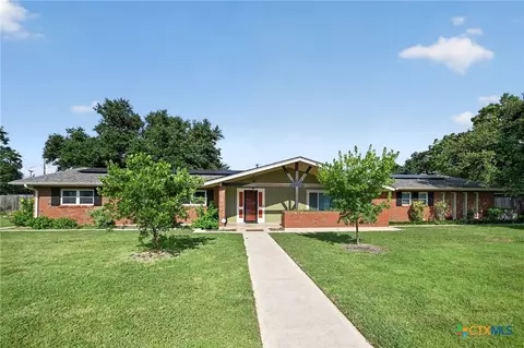 2210 N East St, Belton, TX 76513