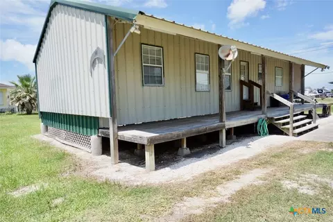 78 Carrie St, Port O'connor, TX 77982
