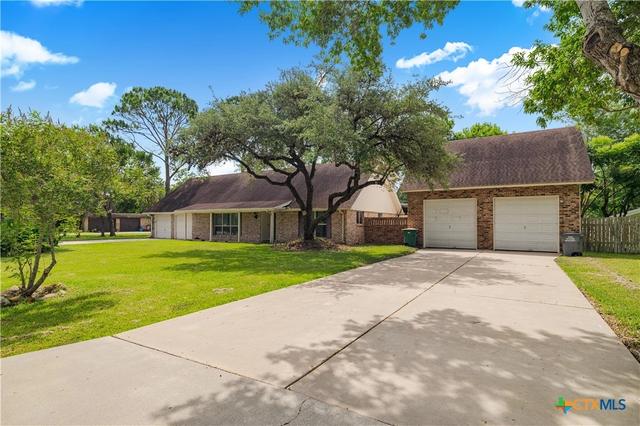 105 Tropical Dr, Victoria, TX 77904