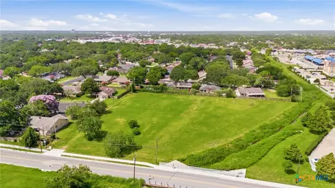 5903 Dairy Rd, Victoria, TX 77904