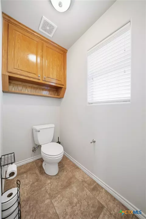 Bath - 205 Hatter Dr, Moody, TX 76557 photo 3 of 4