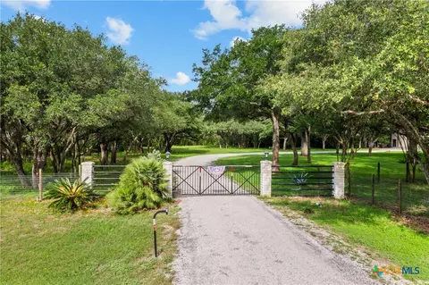 801 Treasure Oaks Rd, Inez, TX 77968
