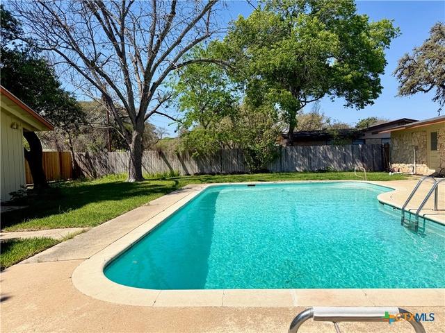 141 Oaklane Dr, Universal City, TX 78148