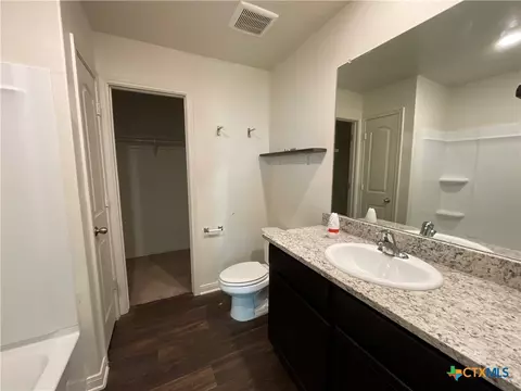 Bath - 409 Wincliff Ln, Jarrell, TX 76537 photo 1 of 3