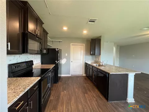 Kitchen - 409 Wincliff Ln, Jarrell, TX 76537 photo 4 of 4