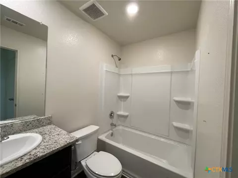 Bath - 409 Wincliff Ln, Jarrell, TX 76537 photo 2 of 3