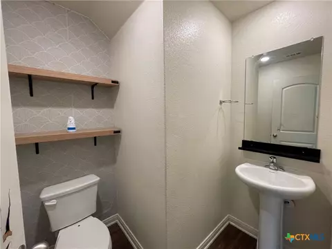 Bath - 409 Wincliff Ln, Jarrell, TX 76537 photo 3 of 3