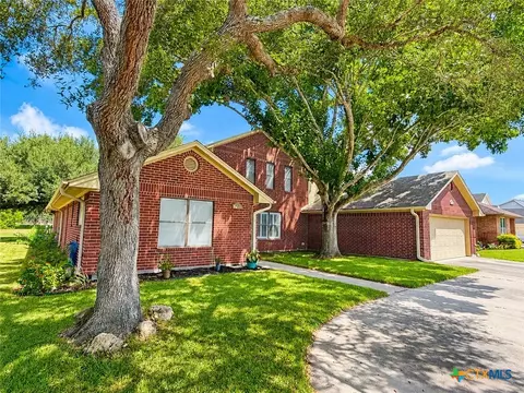 504 Colony Creek Dr, Victoria, TX 77904