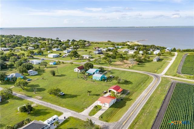 101 Proctor St, Austwell, TX 77950