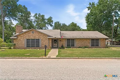 1101 E 19th St, Cameron, TX 76520 photo 1