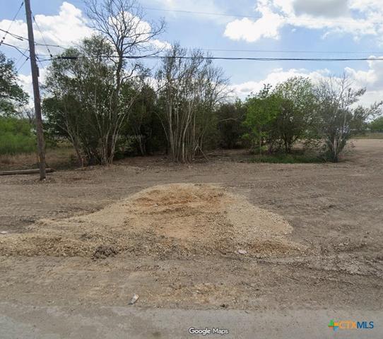 211 E Seideman St, Seguin, TX 78155