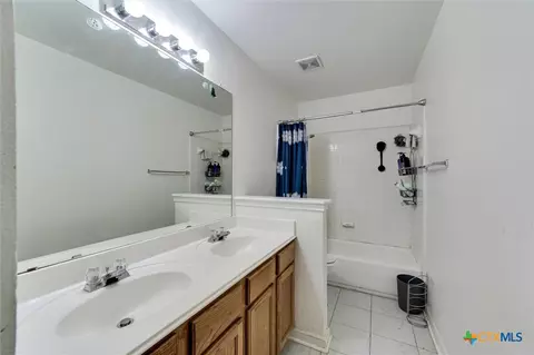 Bath - 2601 Highcloud Dr, Lockhart, TX 78644 photo 3 of 3