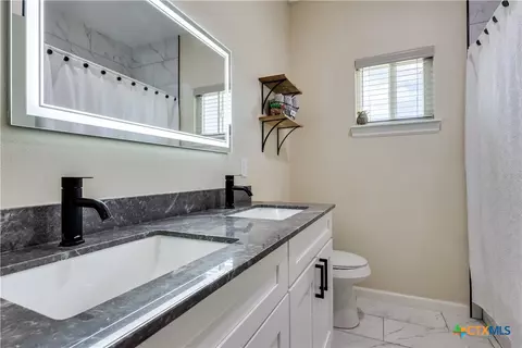 Bath - 537 Lower Elgin Rd, Elgin, TX 78621 photo 2 of 8
