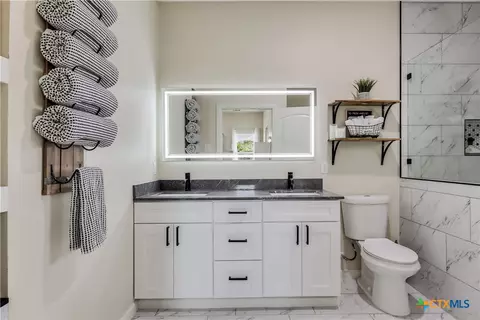 Bath - 537 Lower Elgin Rd, Elgin, TX 78621 photo 1 of 8