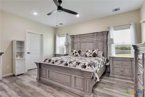 Bedroom - 537 Lower Elgin Rd, Elgin, TX 78621 photo 2 of 5