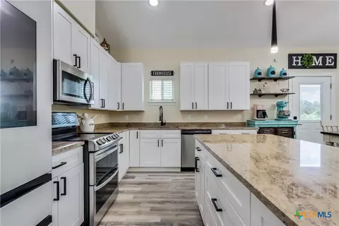 Kitchen - 537 Lower Elgin Rd, Elgin, TX 78621 photo 1 of 5