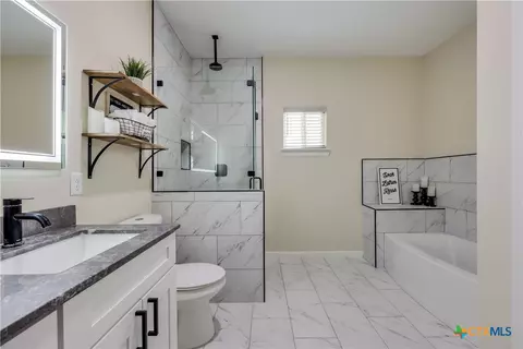 Bath - 537 Lower Elgin Rd, Elgin, TX 78621 photo 5 of 8
