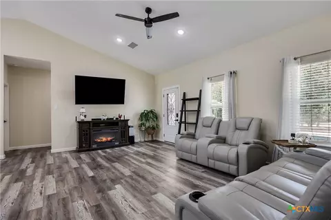 Living - 537 Lower Elgin Rd, Elgin, TX 78621 photo 1 of 2