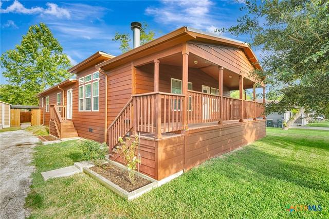 606 N Glendale St, Hallettsville, TX 77964