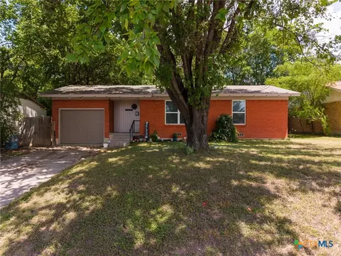 111 Cottonwood Dr, Gatesville, TX 76528
