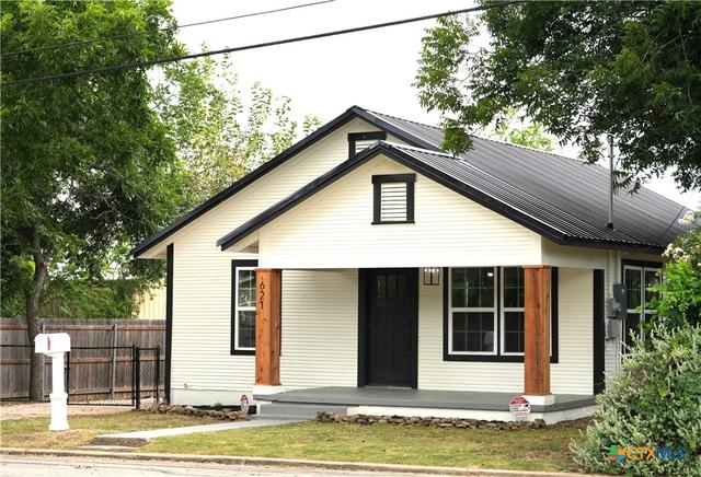 621 E Gonzales St, Seguin, TX 78155