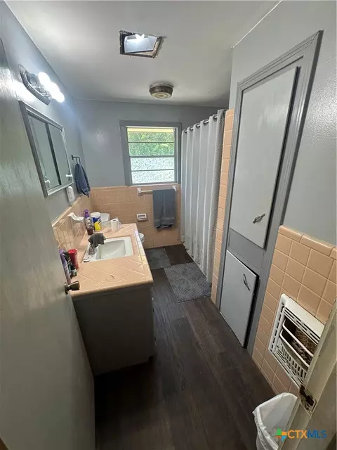 Bath - 251 Hedges St, Bloomington, TX 77951 photo 1 of 2