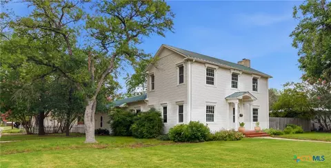 952 Bismark St, Seguin, TX 78155