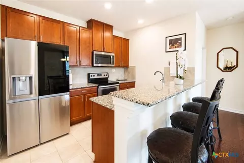 102 Landing Ln, New Braunfels, TX 78130