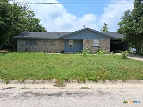 902 Old Georgetown Rd, Lampasas, TX 76550