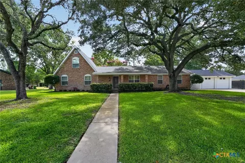 1622 Twin Island Dr, Lockhart, TX 78644