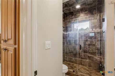 Bath - 48 Post Oak Run, Inez, TX 77968 photo 6 of 7