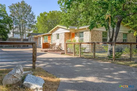 Exterior - 1705 E 14th St #B, Austin, TX 78702 photo 4 of 9