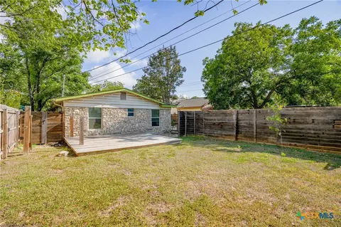 Exterior - 1705 E 14th St #B, Austin, TX 78702 photo 7 of 9