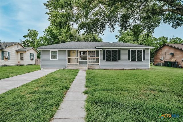 606 E Mesquite Ln, Victoria, TX 77901