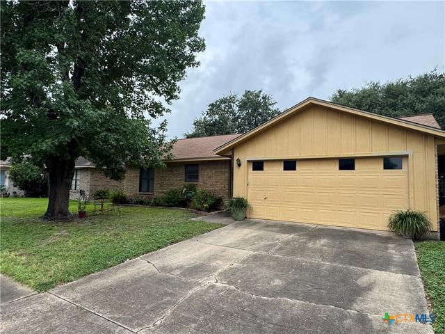 202 Vanessa Ln, Victoria, TX 77901