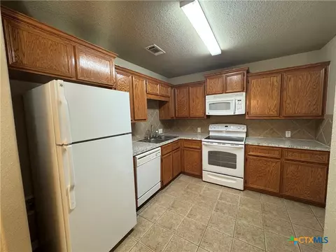 Kitchen - 3003 Baldwin Loop, Killeen, TX 76549 photo 2 of 3