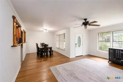140 Hillcrest Dr, Luling, TX 78648 photo 12