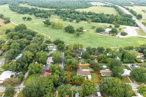 140 Hillcrest Dr, Luling, TX 78648 photo 4