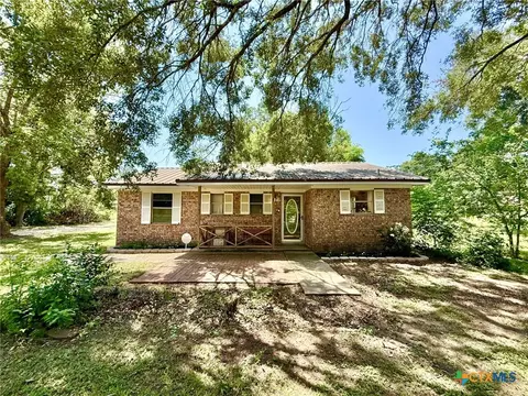 250 Robertson St, Lolita, TX 77971