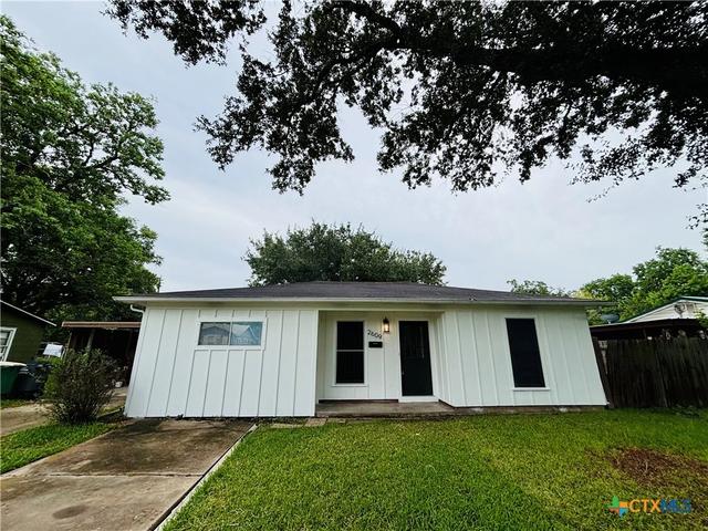 2609 Cardinal St, Victoria, TX 77901