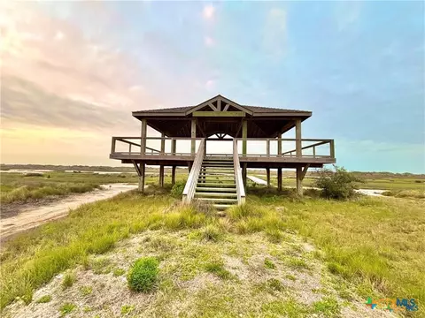 54 Boca Grande Loop, Port O'connor, TX 77982