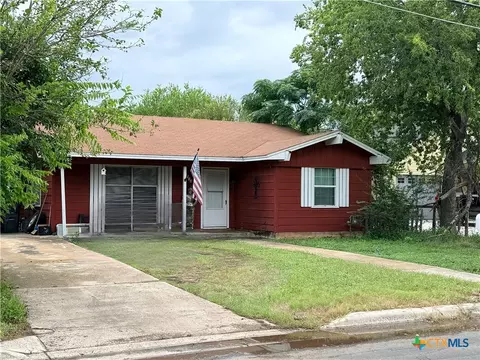 1114 Reyes St, San Marcos, TX 78666