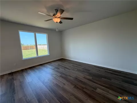 Living - 6906 Mcgregor Loop, Killeen, TX 76549 photo 3 of 3