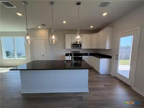 Kitchen - 6906 Mcgregor Loop, Killeen, TX 76549 photo 1 of 2