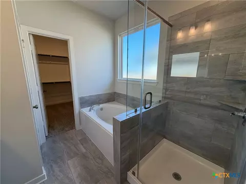 Bath - 6906 Mcgregor Loop, Killeen, TX 76549 photo 2 of 6