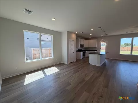 Living - 6906 Mcgregor Loop, Killeen, TX 76549 photo 1 of 3