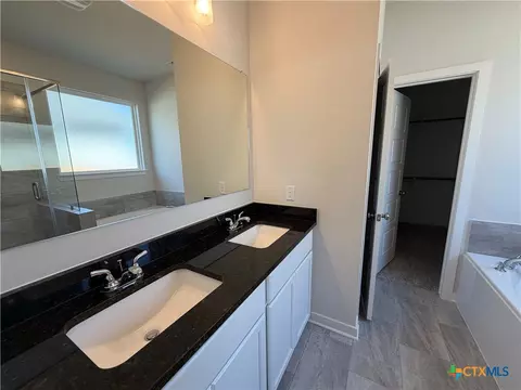 Bath - 6906 Mcgregor Loop, Killeen, TX 76549 photo 1 of 6
