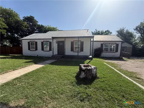 103 S Walnut St, Lampasas, TX 76550
